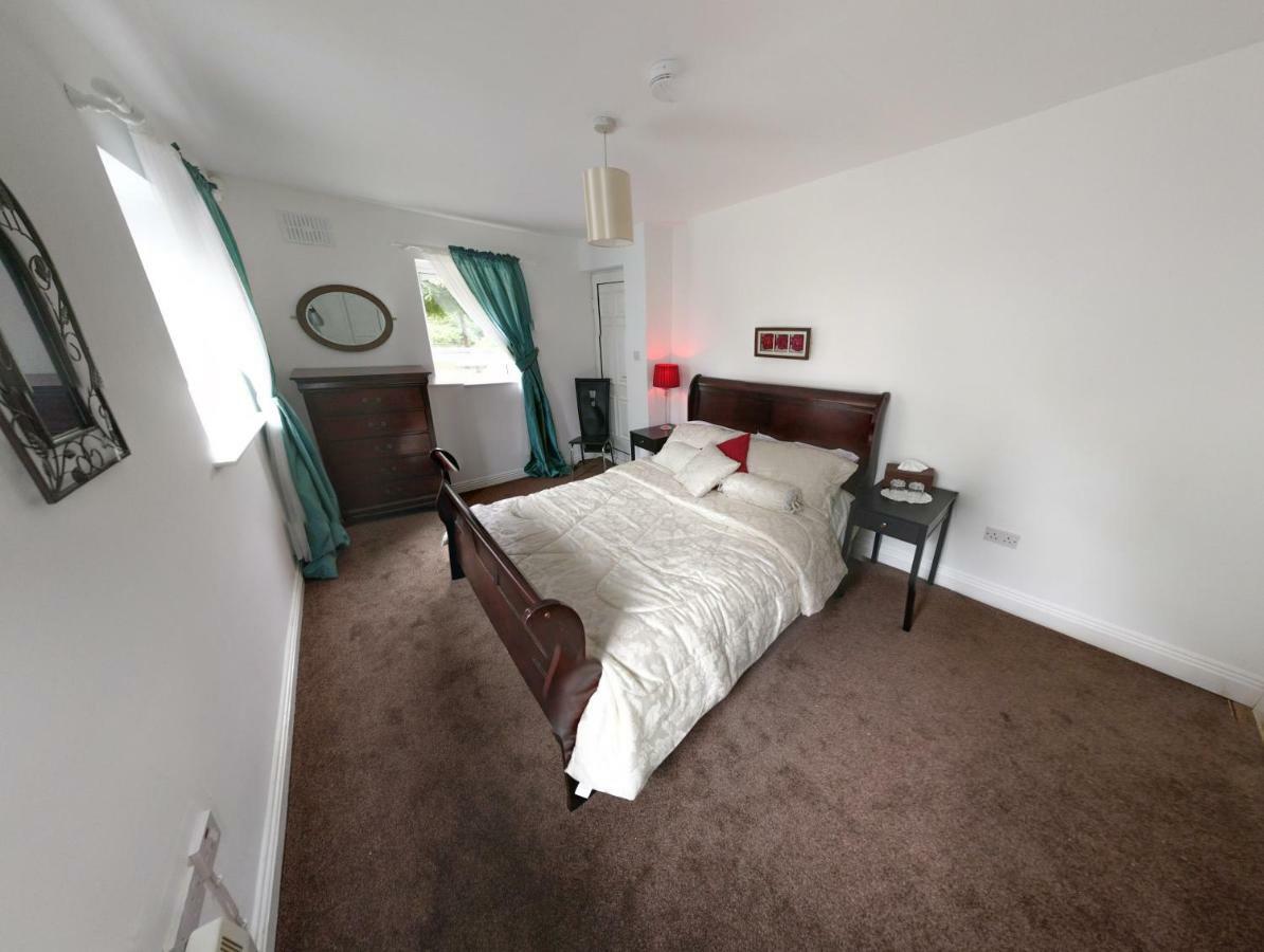 Riverview Luxury Short Stay Apartment Енискорти Екстериор снимка
