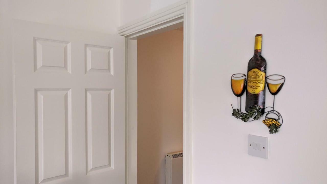 Riverview Luxury Short Stay Apartment Енискорти Екстериор снимка