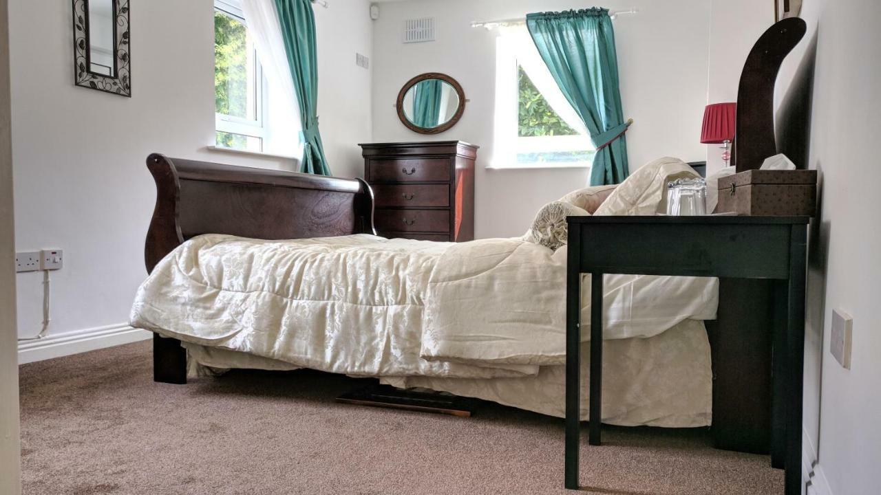 Riverview Luxury Short Stay Apartment Енискорти Екстериор снимка