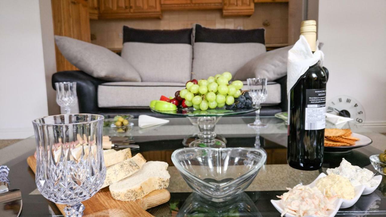 Riverview Luxury Short Stay Apartment Енискорти Екстериор снимка