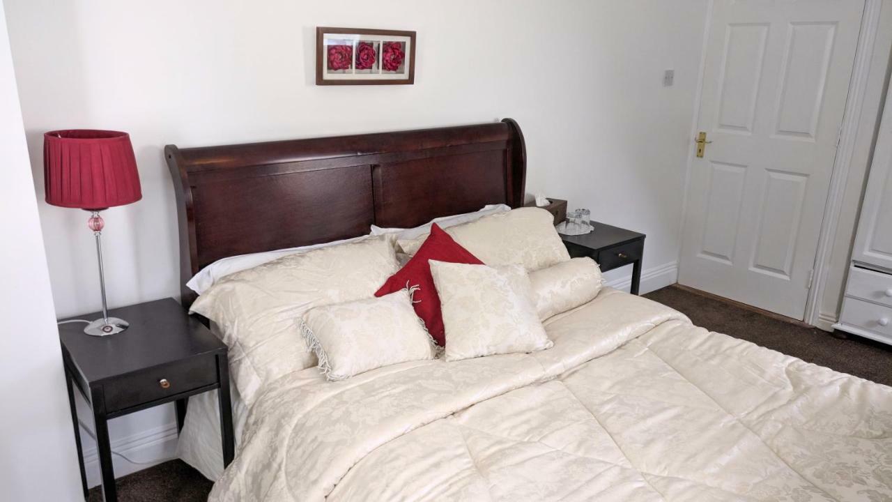 Riverview Luxury Short Stay Apartment Енискорти Екстериор снимка