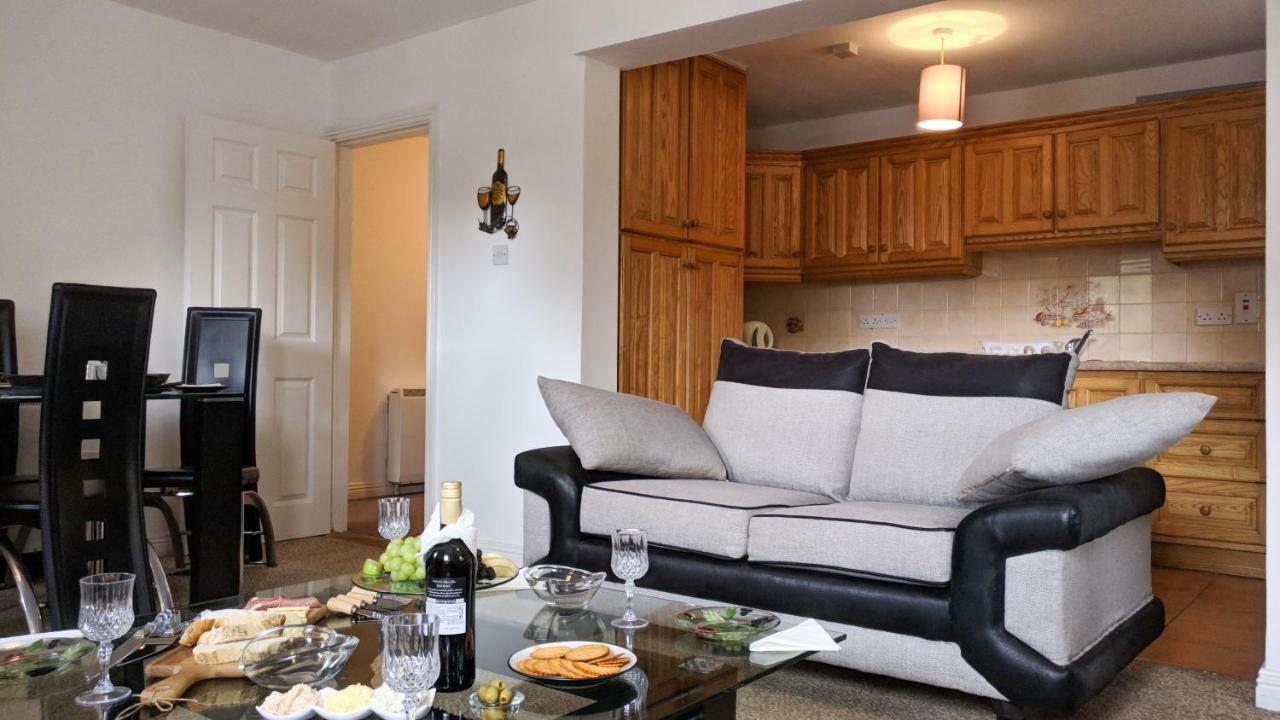 Riverview Luxury Short Stay Apartment Енискорти Екстериор снимка